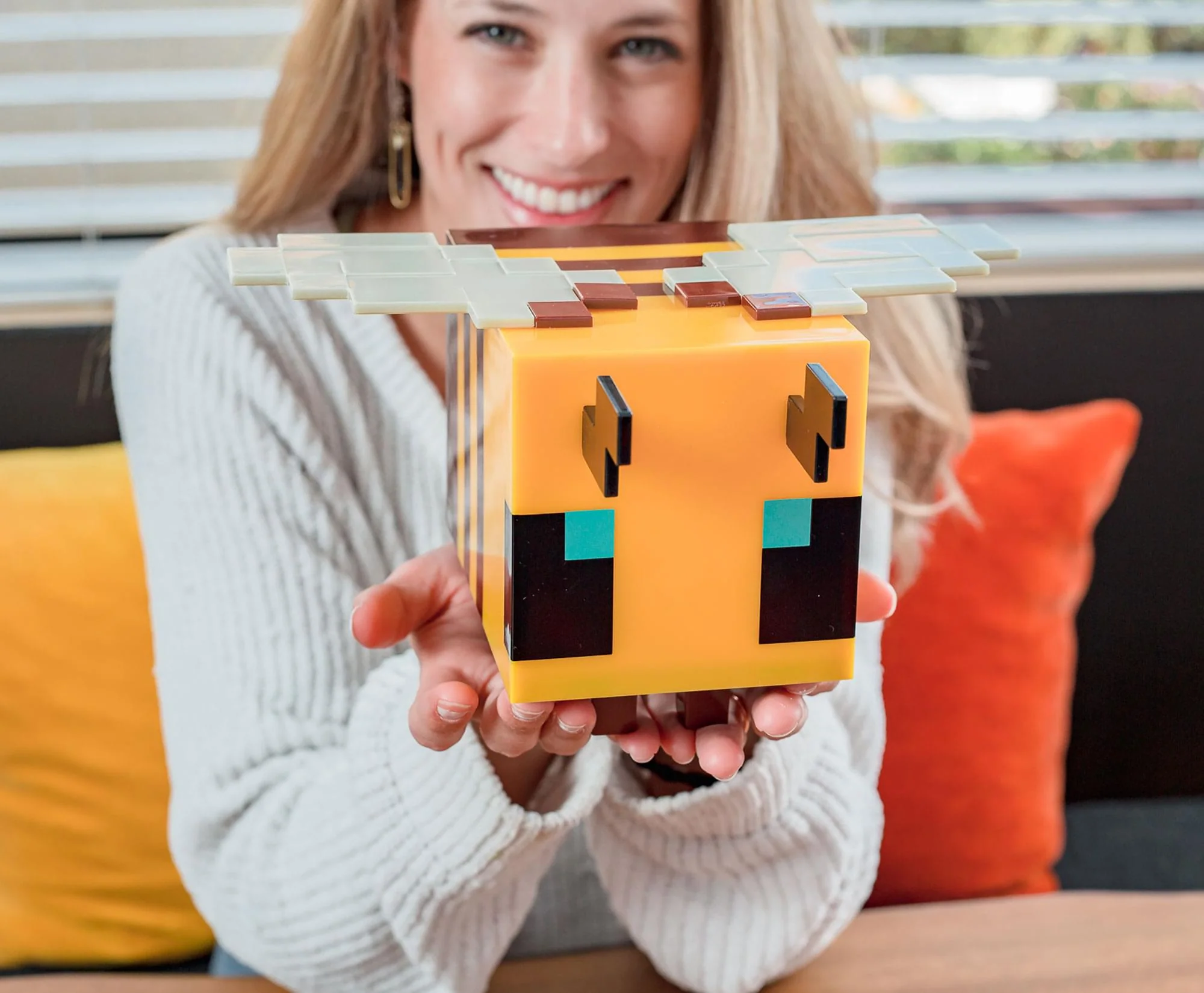 A Minecraft Movie Bee 5 Inch Figural Mood Light - Image 3